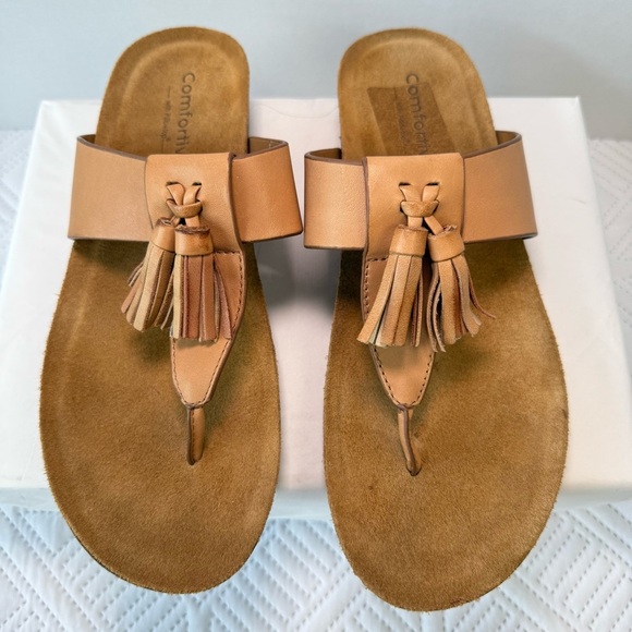 Comfortiva With Pillow Top Footbed Tassel Detail Sandals Size 8.5 Light Tan - Picture 1 of 11